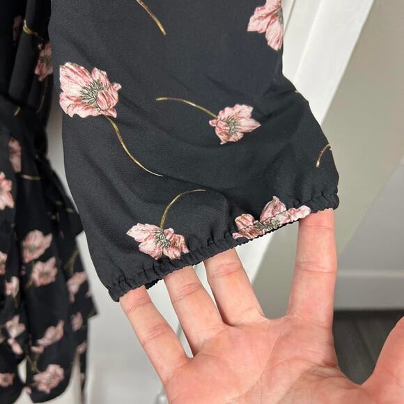 Bar III black and pink Floral-Print Wrap Dress. Size L - Picture 5 of 9